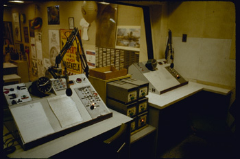 WNEW news booth